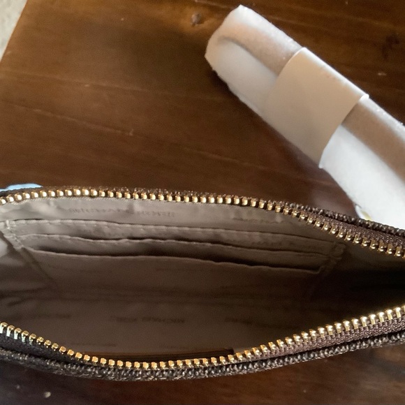 Michael kors wristlet - Picture 2 of 3
